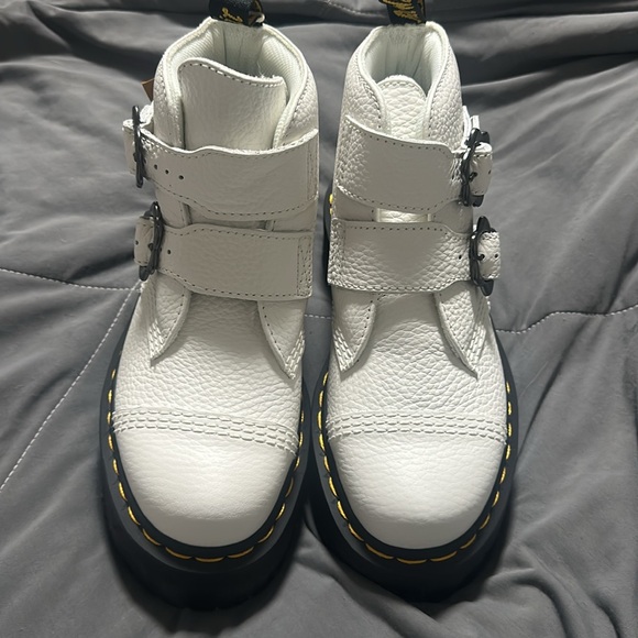 Size 7, Doc Martens white never been worn - Picture 6 of 7